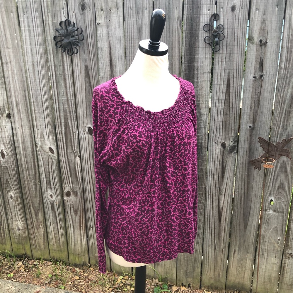 Long sleeve top.